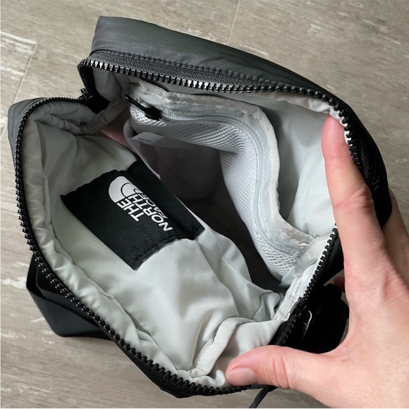 NWT The North Face Nuptse Crossbody Bag, Pink/ Black - Picture 4 of 9